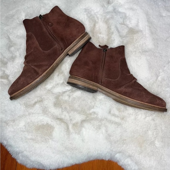 Kelsi Dagger Brooklyn Latch Ankle Bootie Coffee Brown Suede Leather 7.5 M NWOB - Picture 4 of 9